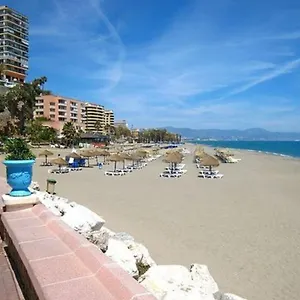 apt-apartamento-5-personas-parking-piscina-todo-el-ano.hotelsinnerja.org/